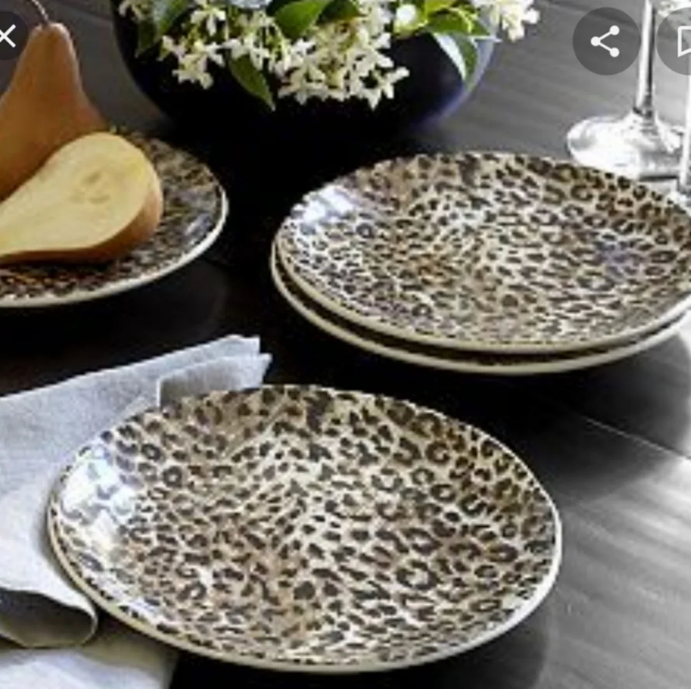 POTTERY BARN Set Of 4 Leopard Print 8 Inch Salad Plates